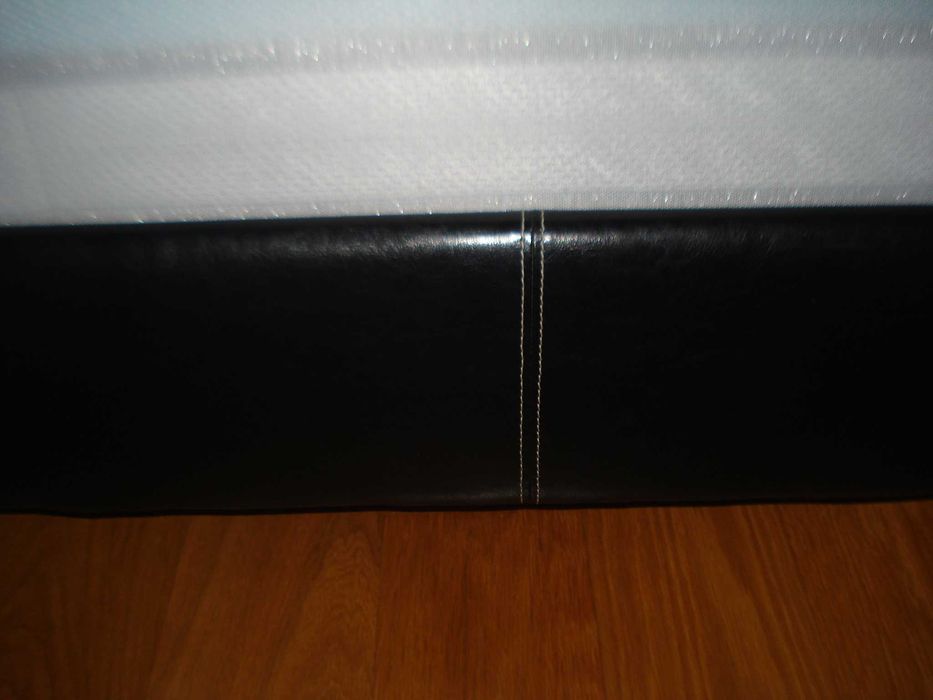 cama de casal com colchão em pele