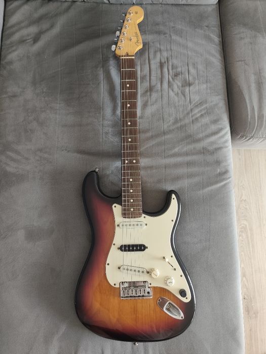 Fender American Stratocaster 2002 – Sunburst USA + Estojo Original