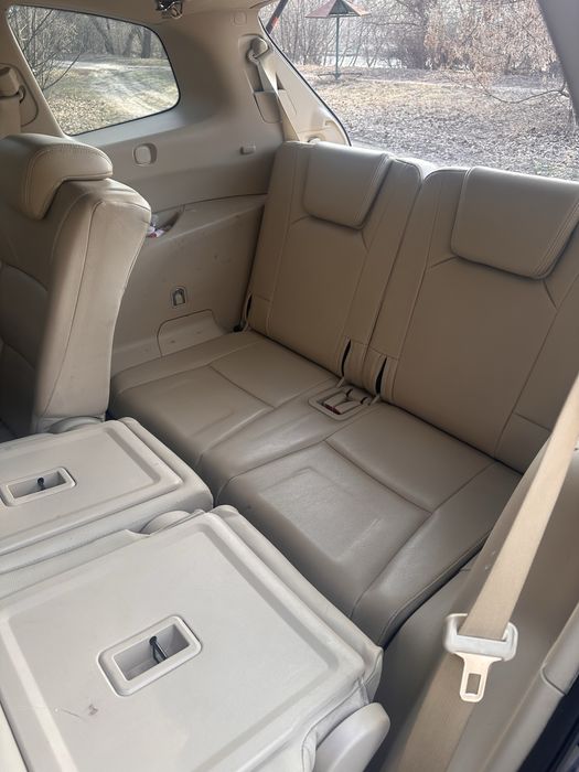 Субару Трібека 2008 року