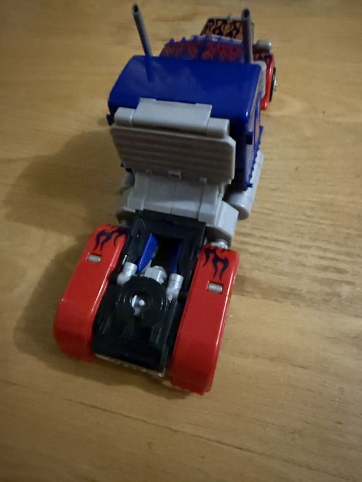 Трансформери !ОБМІНЯЮ!  Або Продам . ROTF leader class optimus prime