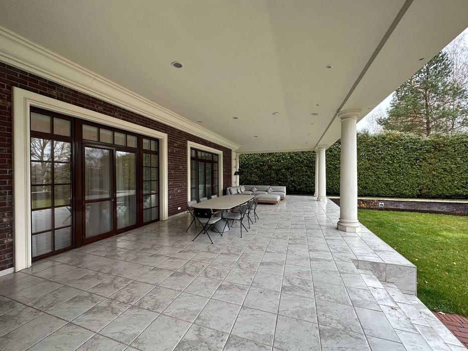 Оренда будинка у мiстечку з выходом на рiчку   . село  Козин