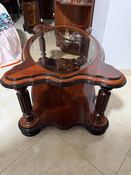 Mesa de Centro Clássica em Madeira e Vidro