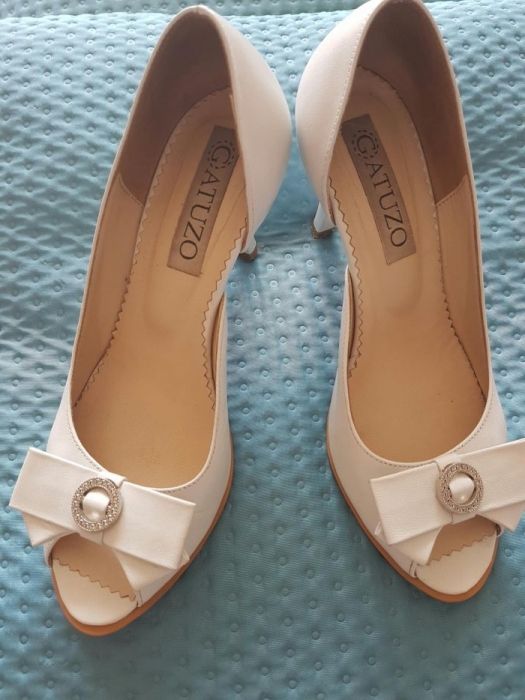 Białe buty ślubne że skóry rozmiar 35
