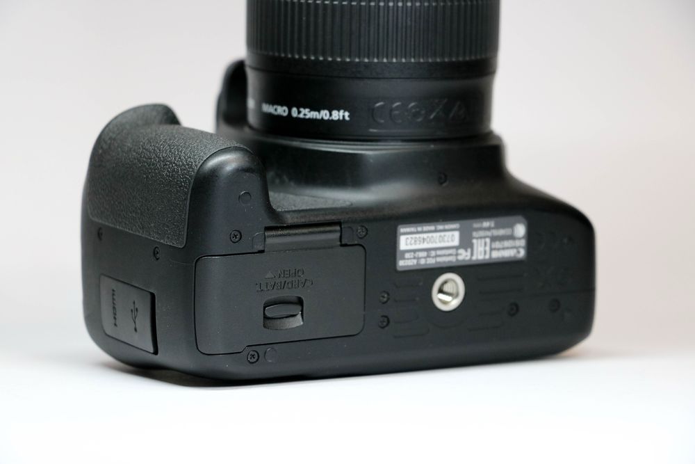 Canon EOS 4000D + 18-55 STM