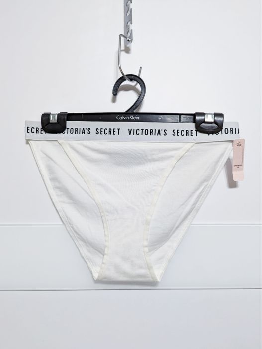 Wysoko wycięte majtki typu "bikini" Victoria's Secret, rozmiar M