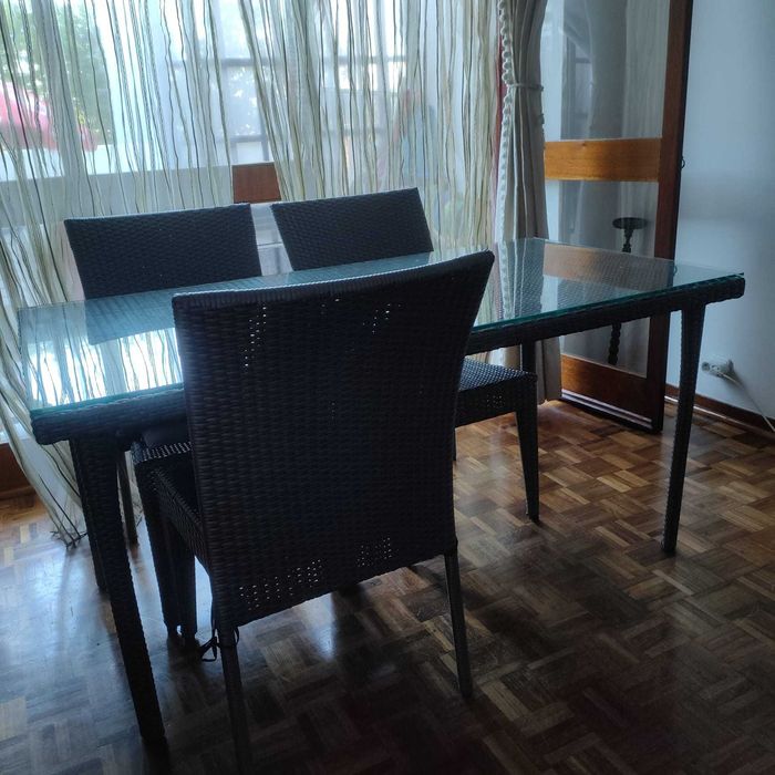 Mesa de Jardim com base em vidro