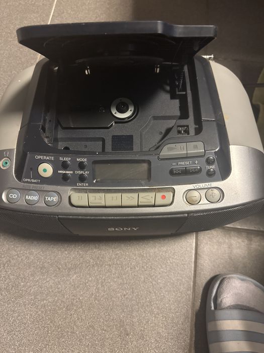 Radio cd e cassete Sony usado a funcionar