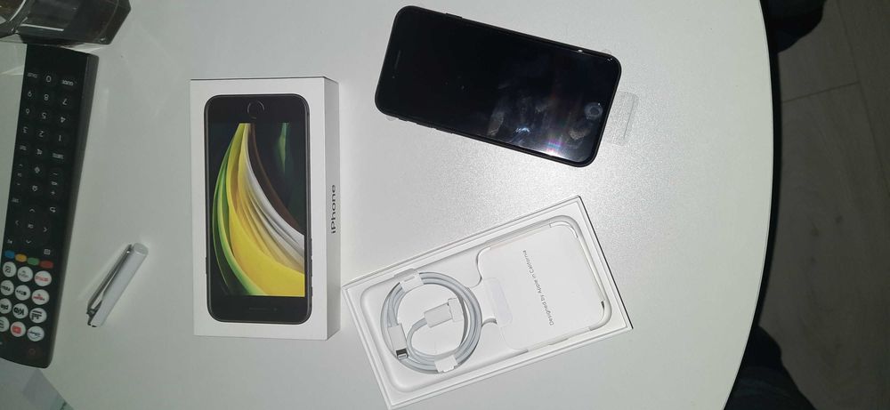 Nowy oryginalny iPhone SE 2020 BLACK