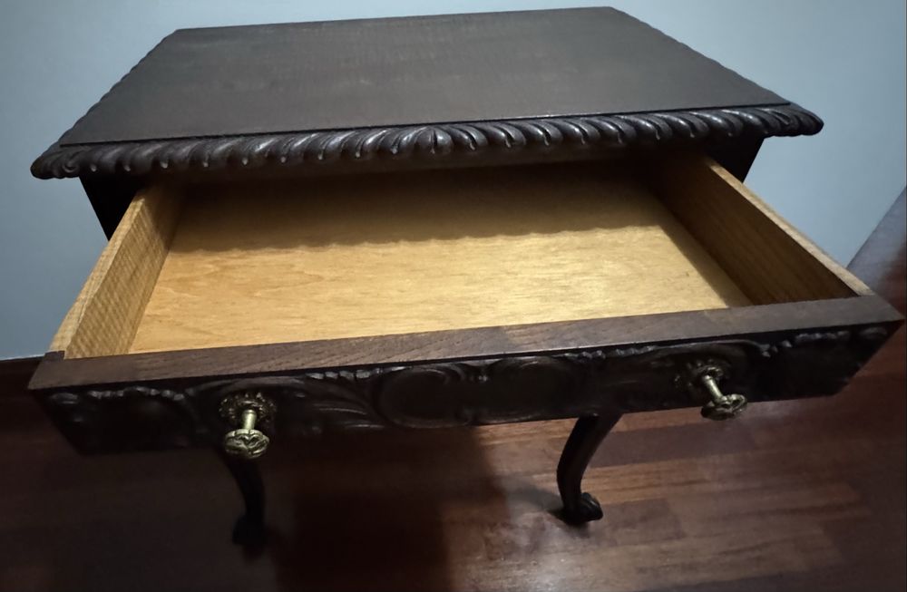 Mesa de cabeceira / mesa de apoio estilo D. José