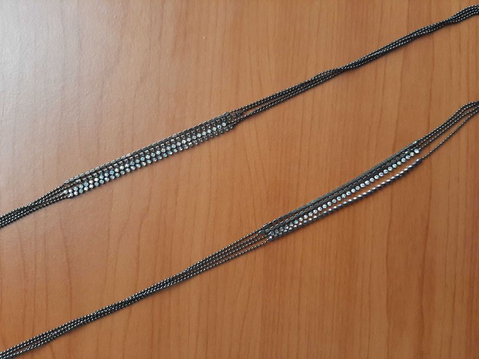 Seis colares novos ou pouco usados