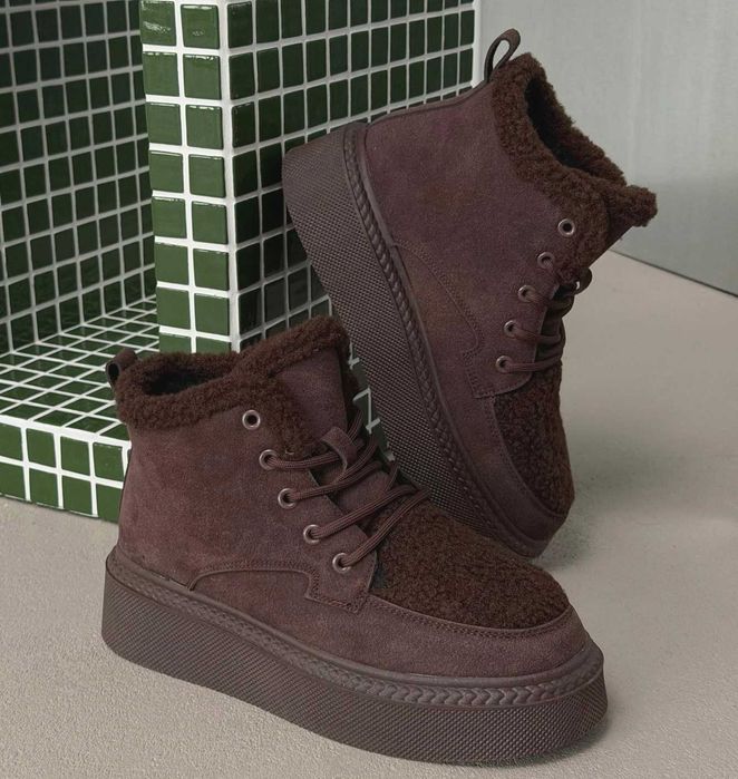 Женские зимние замшевые ботинки кроссовки на меху коричневые