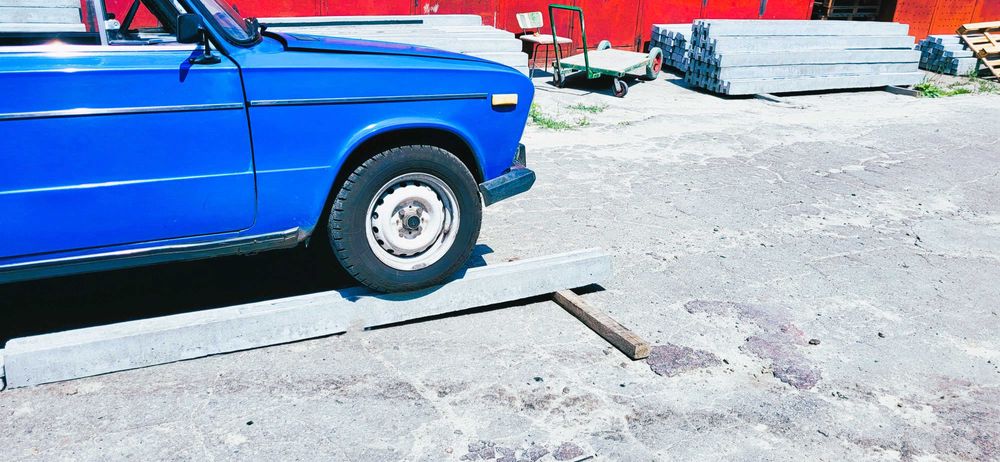 Бетонні стовпчики