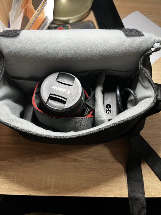 Терміново!!! Продам фотоапарат canon 4000d в хоршому стані!