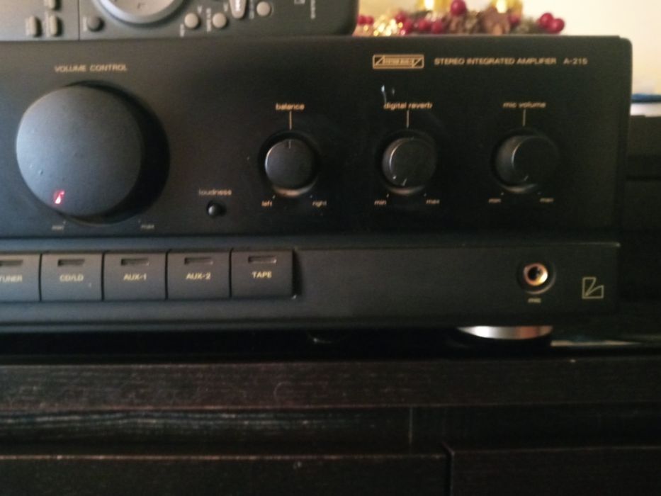 Amplificador Luxman A-215 c/comando.