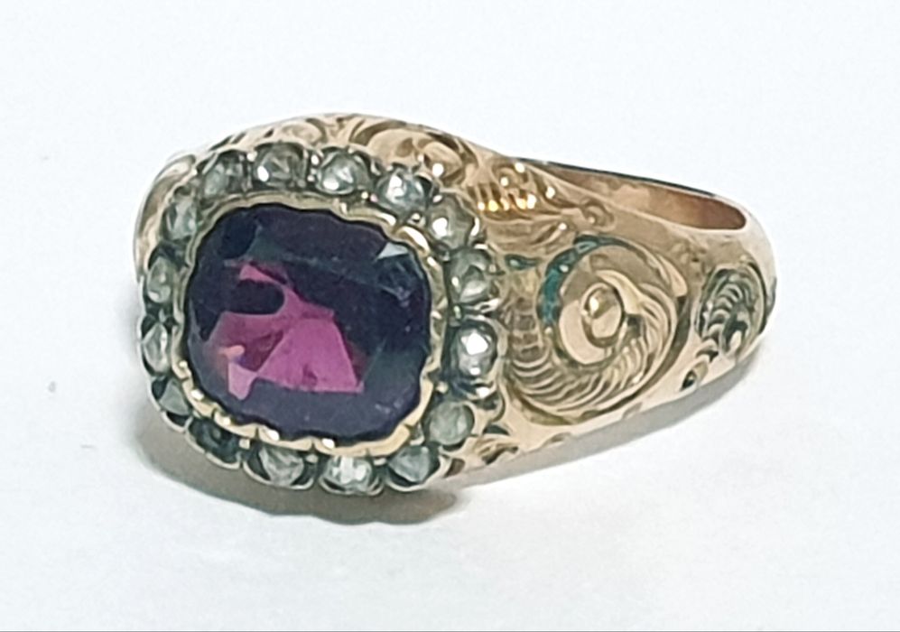 Wonderful antique ring with gold plaque, diamonds, and precious stone