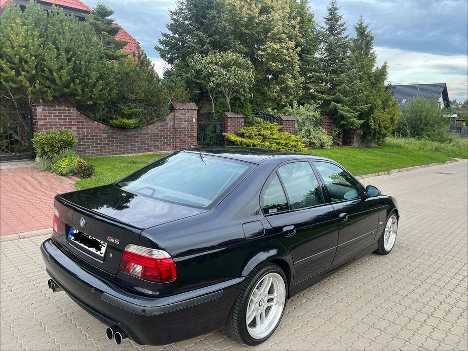 BMW M5 Europa. Carbon Swartz Metallic. Rarytas. Zamiana