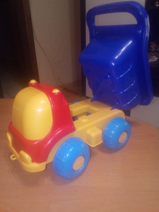 Детский самосвал .