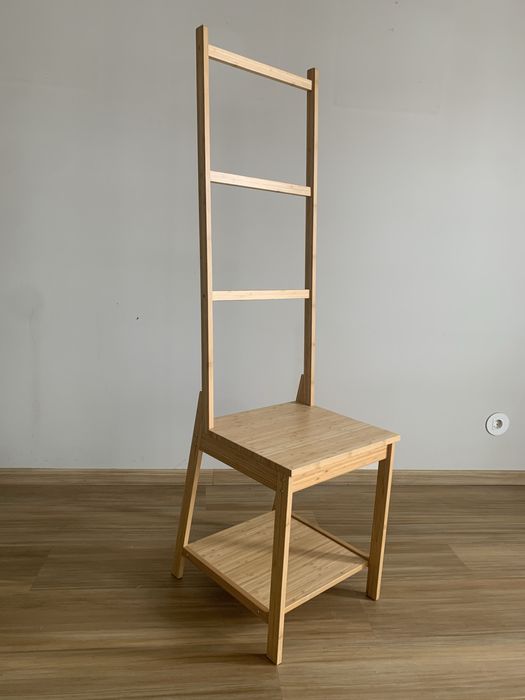 Cadeira com toalheiro em bambu