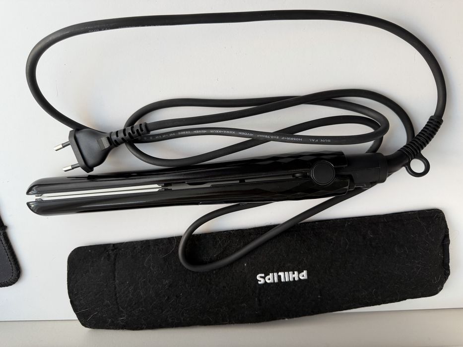 Випрямляч для волосся Philips з іонізацією та керамічними пластинами