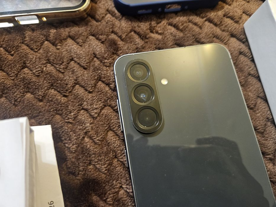 Troco/Vendo Samsung A56 5G 256gb usado com ciaxa e fatura!