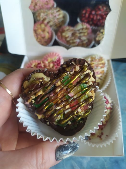 Сердечки з бельгійського шоколаду з натуральними додатками (Barry Cal)