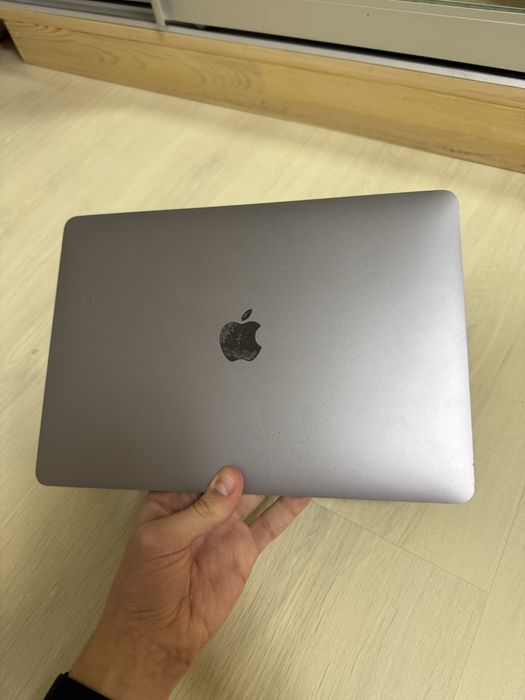 Macbook air 2020 m1 на запчастини