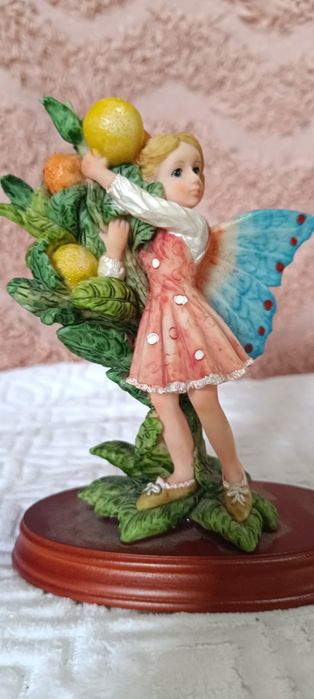 Ceramiczna figurka wróżki