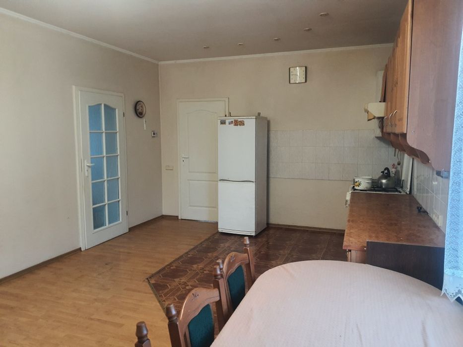 Будинок в смт.Володарка, 4 кімнати.