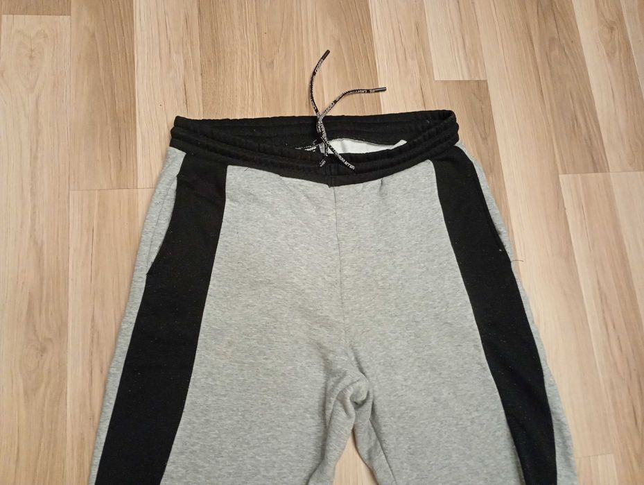 Spodnie dresowe Cropp rozmiar XL