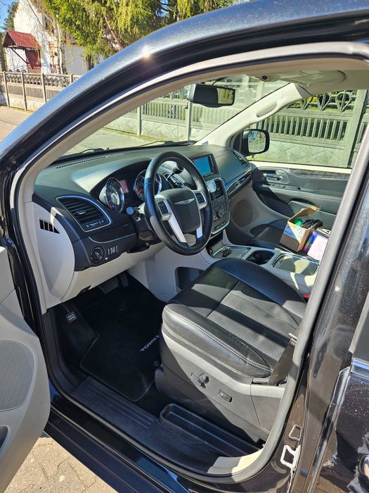 Chrysler Town and Country