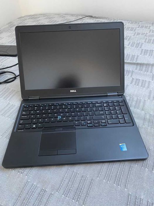 Markowy Laptop Dell E5550 + zasilacz + stacja dokująca