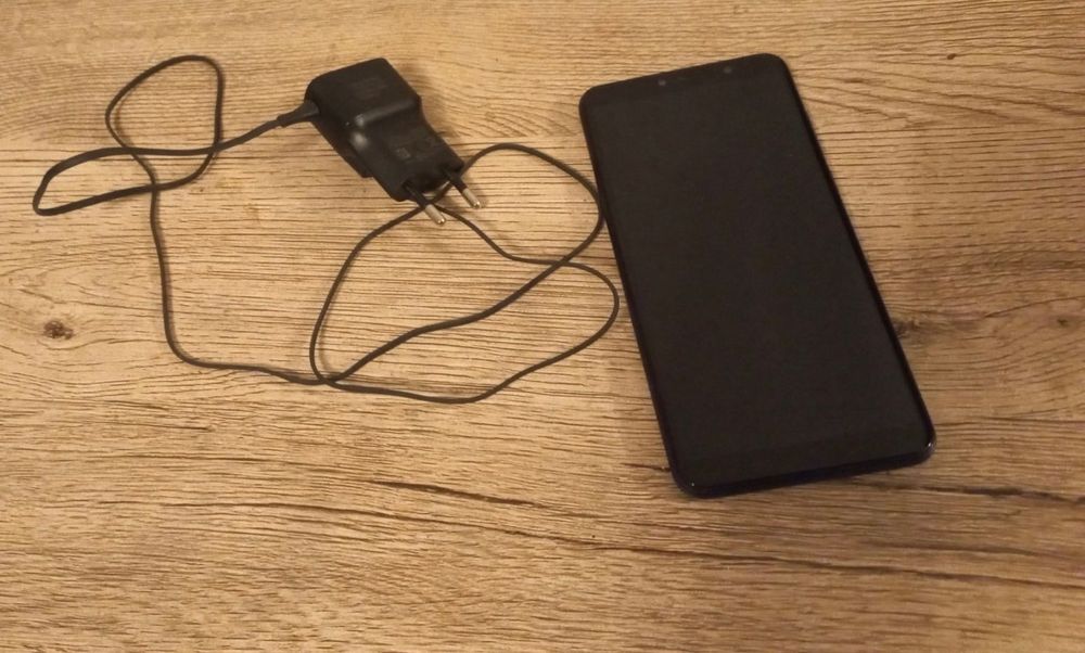Telefon WIKO Y80 + ładowarka