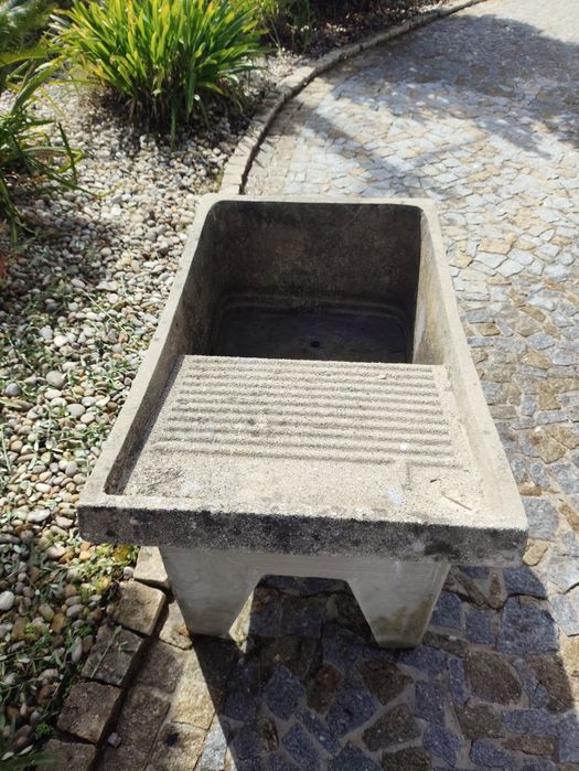 Tanque lavar roupa usado