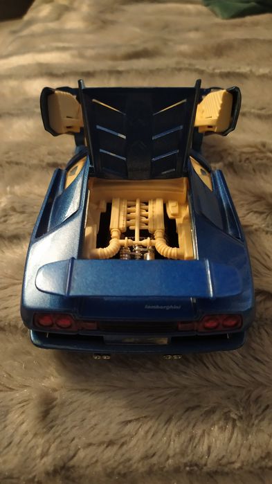 Carro Lamborghini Diablo ano 1990 escala 1/24 Burago
