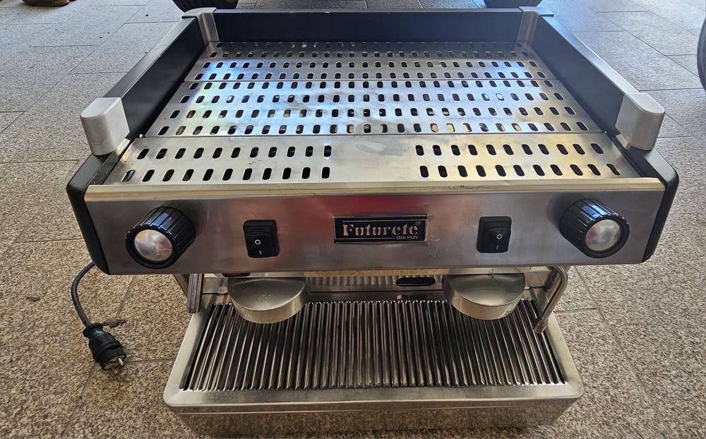Maquina de cafe com muedor em São João da Madeira