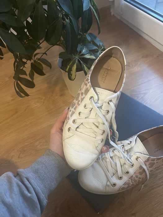 Biale sneakersy kazar
