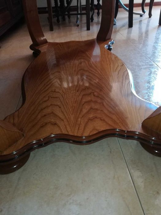 Mesa de apoio de mármore