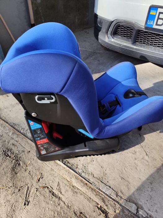 Продам автокрісло Chicco Cosmos