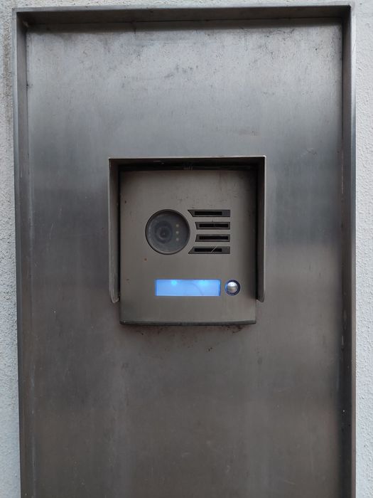 Video porteiro, caixa de correio aço e 2 ecrán