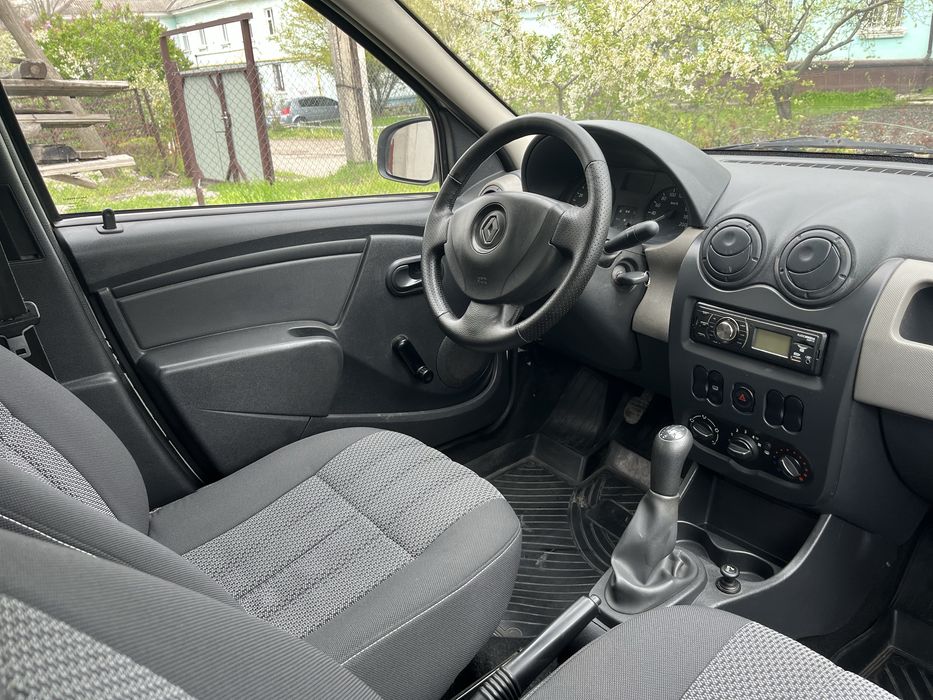 Renault Logan 1.4 2012 Газ-Бензин