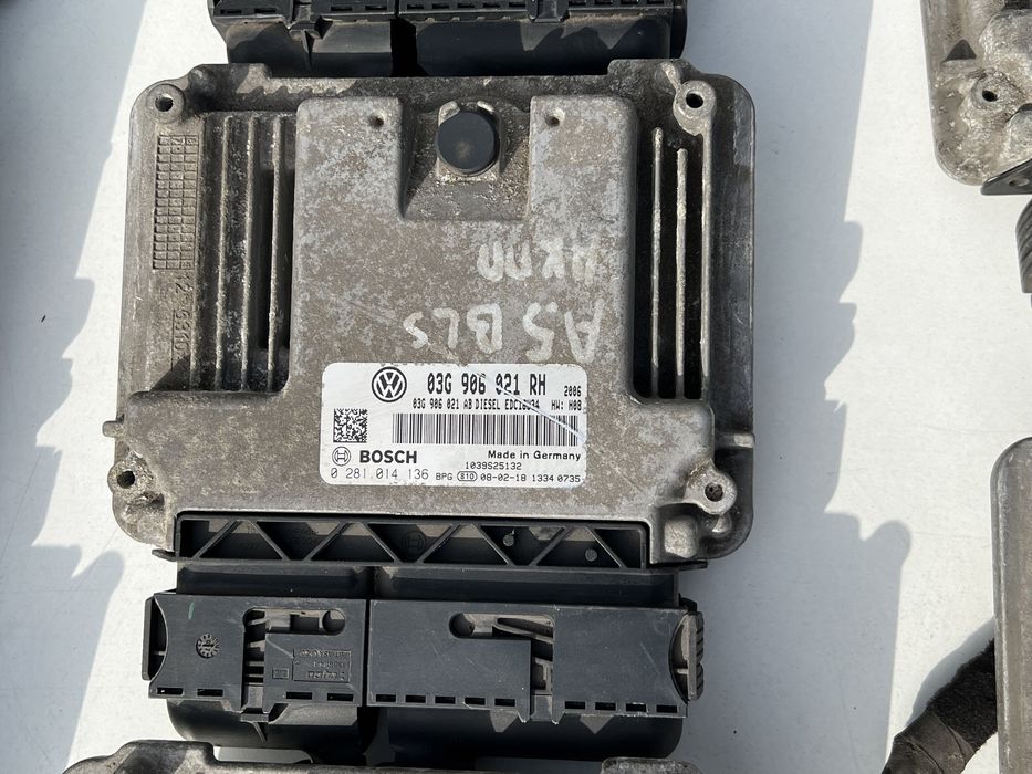 Блок ЕБУ мозги блок управления двигателя VW Golf 5 Skoda Octavia A5