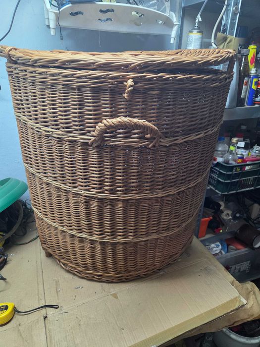 Wielki kosz wiklinowy narożny z pokrywą 46x46x72cm, bieliźniak do kąta