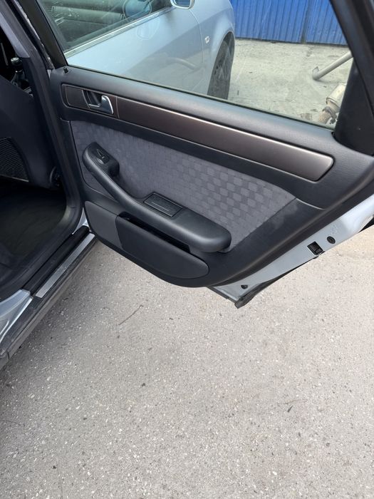 Boczki Audi A6 C5 kombi Tapicerka A6C5 przód tył lewe prawe