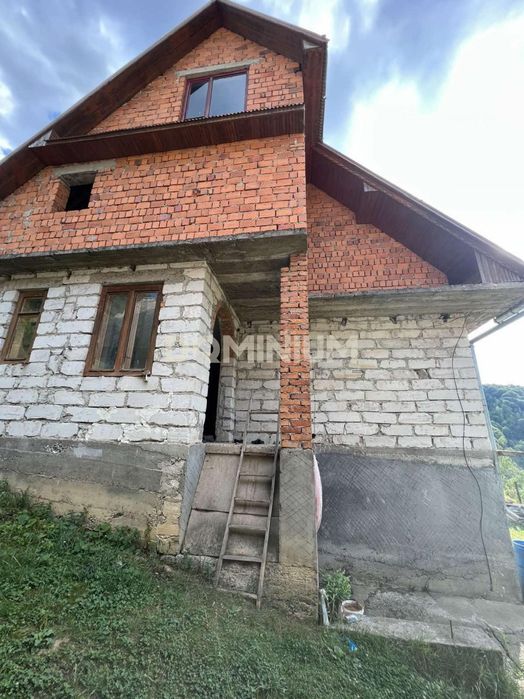 Продається будинок у самому серці Карпат