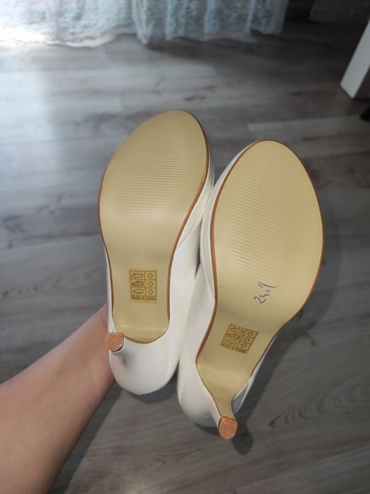 Sprzedam buty w bardzo dobrym stanie 38