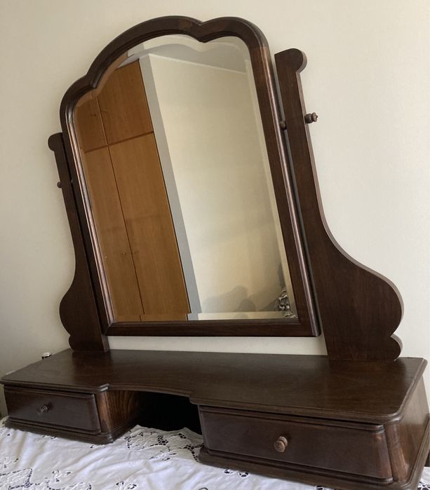 Toucador em madeira castanho