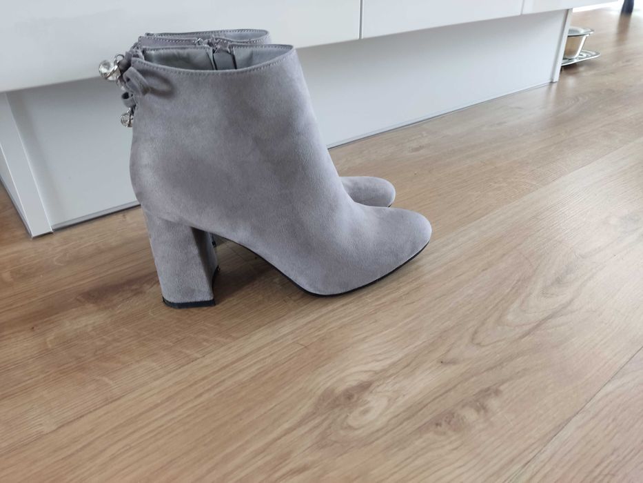 Botki zamszowe damskie