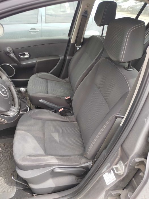 Renault Clio 2010 1.2 Gasolina para peças, abate ou para ser reparada a junta e radiador – 500€ negociáveis | Viseu