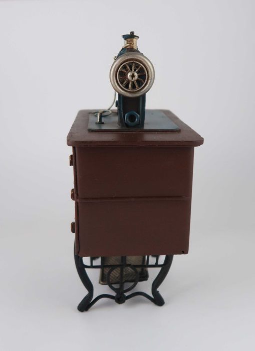 Maquina de costura miniatura em metal