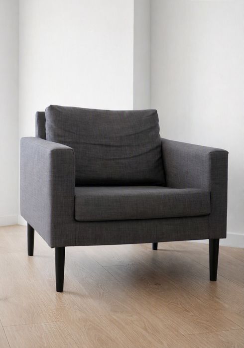 Poltrona IKEA cinza — excelente estado, quase nova